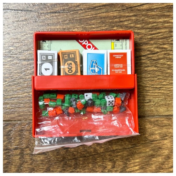 Worlds Smallest Monopoly - Picture 4 of 7